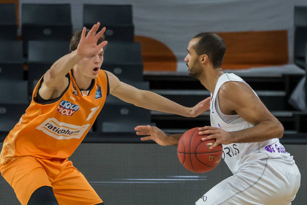 在进攻端串 在进攻端串